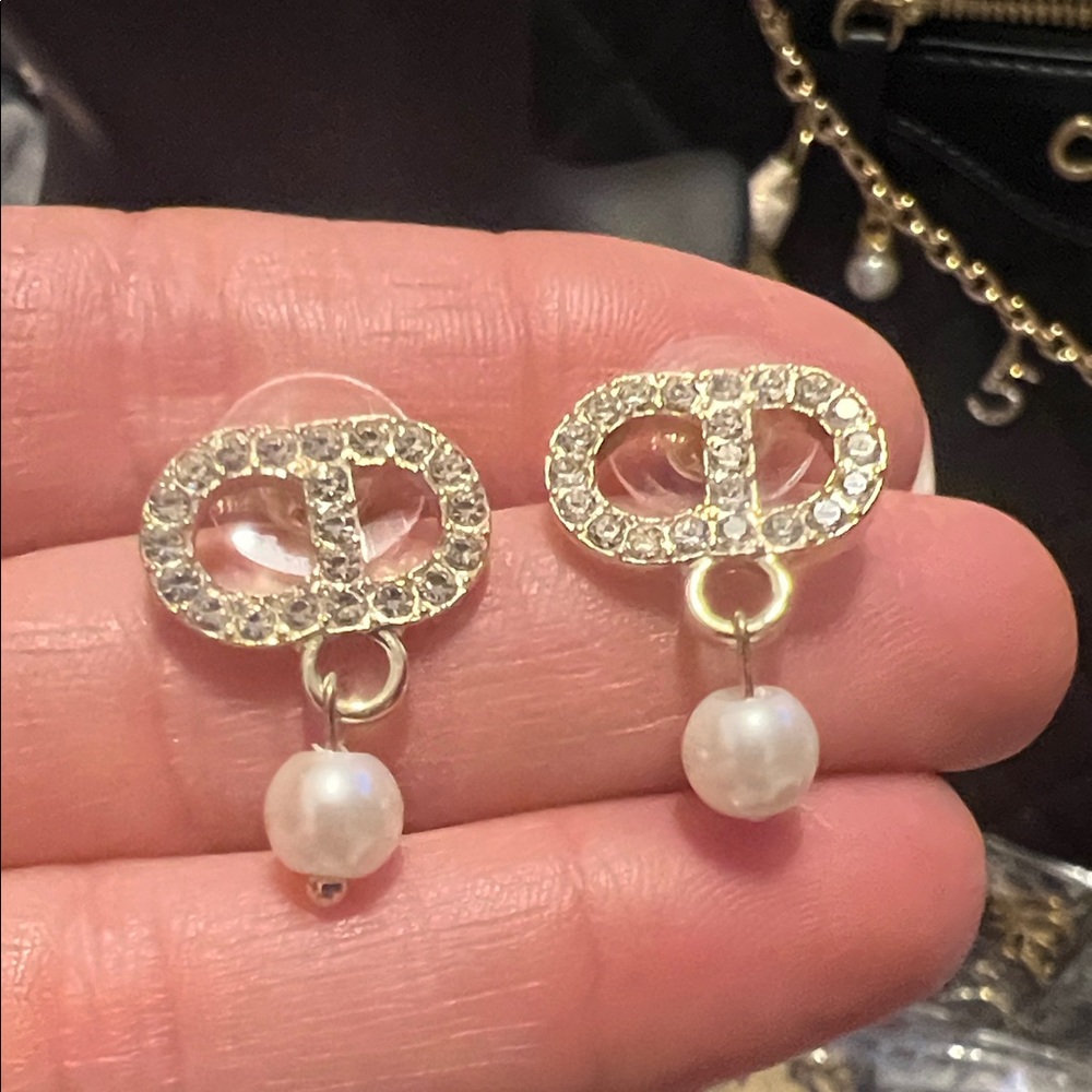 Elegant Gold and Pearl Earrings